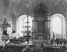 Interiör av Katarina kyrka med altaret