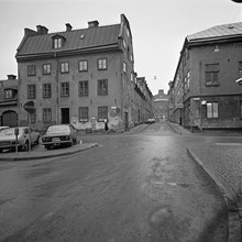 Monteliushuset i hörnet av Sankt Paulsgatan 11 och Ragvaldsgatan 17. Södra Latin i fonden