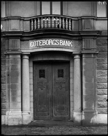 Portalen till Göteborgs Bank på Brunkebergstorg 18
