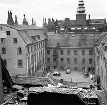 Götgatan 16 och Peter Myndes Backe 9. Utsikt mot Ebba Brahes palats och gården