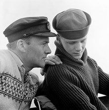 Gunnar och Bengt Eckerrot i skeppar- resp. matrosmössa