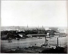 Utsikt  från Stockholmsutställningen på Djurgården 1897. Fotot taget från industrihallens minaretliknande torn, mot Skeppsholmen.