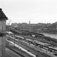 Vy mot Södermalm. Centralbron under uppbyggnad
