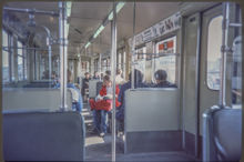 Interiör i tunnelbanevagn på 1980-talet