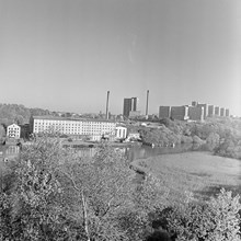 Årsta Holmar, utsikt från järnvägsbron mot nordost. F.d. Tanto Sockerbruk och Södersjukhuset i fonden
