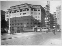 Hörnet av Sveavägen och Kungsgatan år 1930
