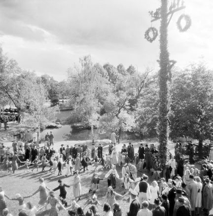 Skansen. Midsommarafton 1940