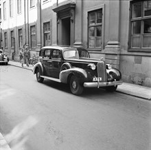 Karduansmakargatan. Bil parkerad på gatan. En Cadillac 4-door Saloon årsmodell 1936