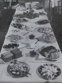 Frukostbuffé på Maria Husmodersskola ca 1920