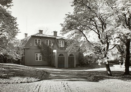 Fotografiet föreställer den ursprungliga huvudbyggnaden på Waldemarsudde. 