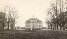Parken med Frimurarbarnhuset i Kristineberg i bakgrunden, november 1926
