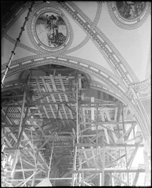Interiör från Klara Kyrka under restaurering av taket