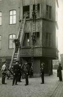 Kamratföreningen Röde Hanen, Johannes brandstation 1928