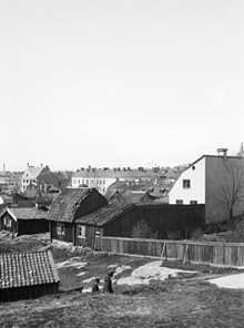 Utsikt från Sofia kyrka mot gårdssidan av Bergsprängargränd 6. Nuv. kv. Flintan