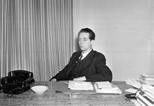 Karl Ragnar Gierow, tillträder som ny Dramatenchef. I tolv år (1951-63) var Gierow chef för Dramaten. (Perioden 1946-51 var han kulturchef på Svenska Dagbladet)