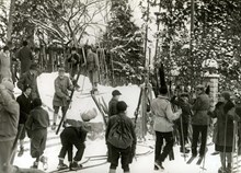 Fiskartorpet: Ständig köbildning i snöbacken, februari 1931