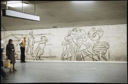 Siri Derkerts konst på tunnelväggen vid Östermalmstorgs tunnelbanestation. 