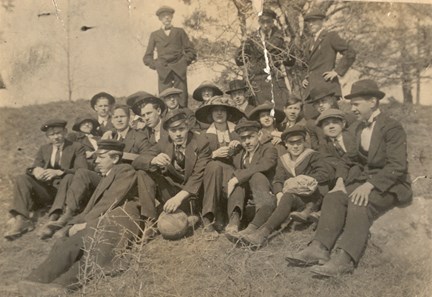 IF Olympias fotbollslag i skogsbacken, 1914.