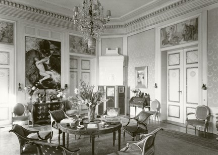 Fotografiet visar prins Eugens salong på Waldemarsudde år 1947.