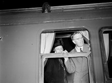 Kronprinsparet reser till Sofiero med tåg
