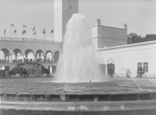 Konstindustriutställningen 1909. Parti av nedre gården med stora fontänen