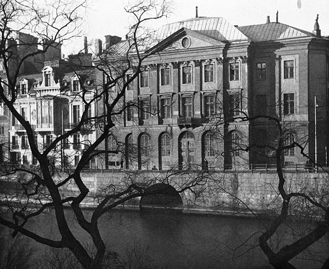 Sagerska palatset och Arvfurstens palats vid Strömgatan 16-18, sett ...