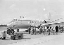 Ett brittiskt turbinmotordrivet flygplan, en Vickers Viscount, på Bromma flygplats