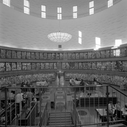Utlåningshallen på stadsbiblioteket