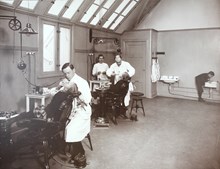 Skolbarn hos tandläkare - 1914