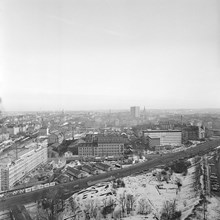 Panorama från Södersjukhusets personalhus österut mot Skattehuset. I förgrunden ligger hörnet av Ringvägen och Rosenlundsgatan
