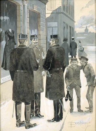 Tre militärer står utanför modeaffären. Två pojkar står bredvid och skrattar. I skyltfönstret syns en klänning.