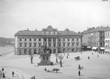 Gustav Adolfs Torg, Arvfurstens palats