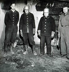 Kamratföreningen Röde Hanen, Man innebränd i Karlberg 1957