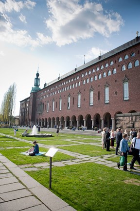  Håkan Jaenssons, Arne Norlins och Gunna Grähs litterära skylt i Stadshusträdgården.