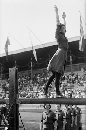 Olympiska spelen i Stockholm 1912. Uppvisning av Sveriges kvinnliga gymnastik trupp.