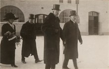 Slakthusets invigning januari 1912. Konung Gustav V, prinsessan Ingeborg, styrelsens ordförande grosshandlare Rosengren, Direktör Sandeborg. 