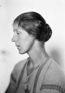 Porträtt i profil av Asplund (kvinna)