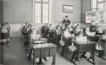 I småskolan, bild ur Föreningen Frimurarbarnens Minnesskrift 1925.