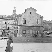 Stockholms stadsmuseum. Byggnadsställningar på norra flygelns fasad mot gården
