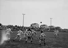 Johanneshovs Idrottsplats. Fotbollsmatch mellan Hammarby och City (Eskilstuna city fotbollklubb)
