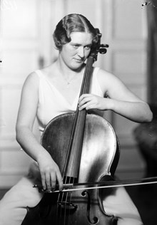 Porträtt av cellisten de Frumerie (kvinna)