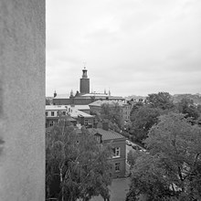 Hantverkargatan 4 - Kaplansbacken 2. Utsikt mot Stadshuset från östra flygeln