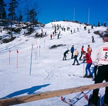 Slalomåkare i backen på Högdalstoppen