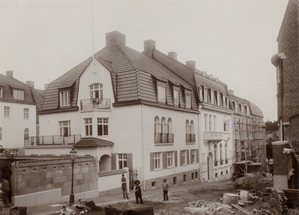 Fastigheten Trädlärkan 9 så som den såg när den var nybyggd 1910.