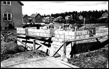 Grundmurning till husbygget i kvarteret Domboken 8 i Svedmyras småstugeområde
