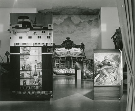 Svartvitt fotografi över utställning om Finnboda varv