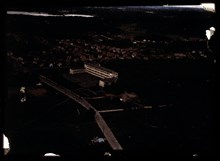 Flygfoto från nordost över Norra Ängby. I förgrunden Vultejusvägen och Norra Ängby folkskola