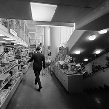 Svanströms pappershandel med bokhandel och cafeteria i första höghuset