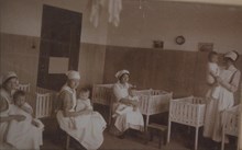 Barnpassning på Maria Husmodersskola ca 1920
