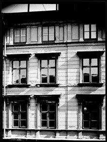 Klarabergsgatan 33. Del av fasaden